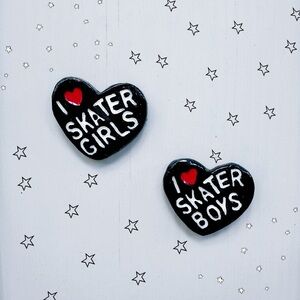 I love skater girls clay magnet 🖤